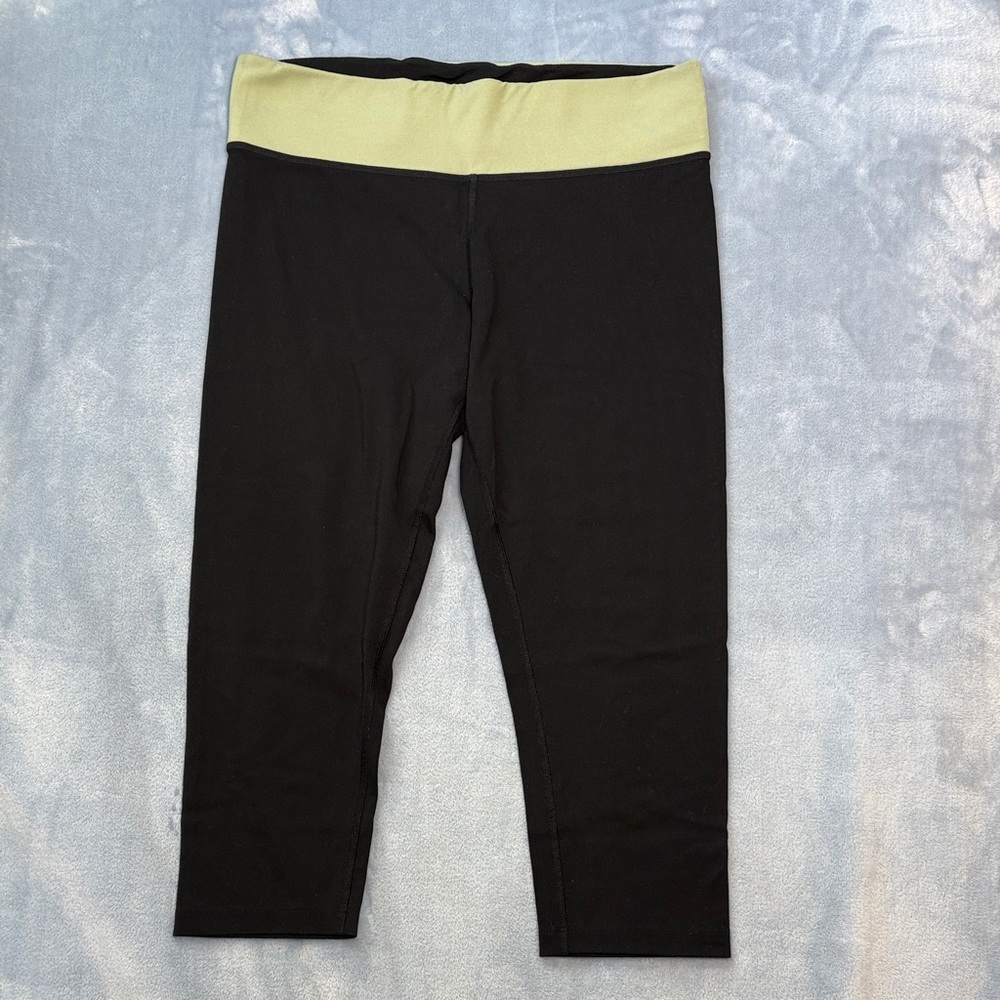 Victoria's Secret Pink Cropped Leggings